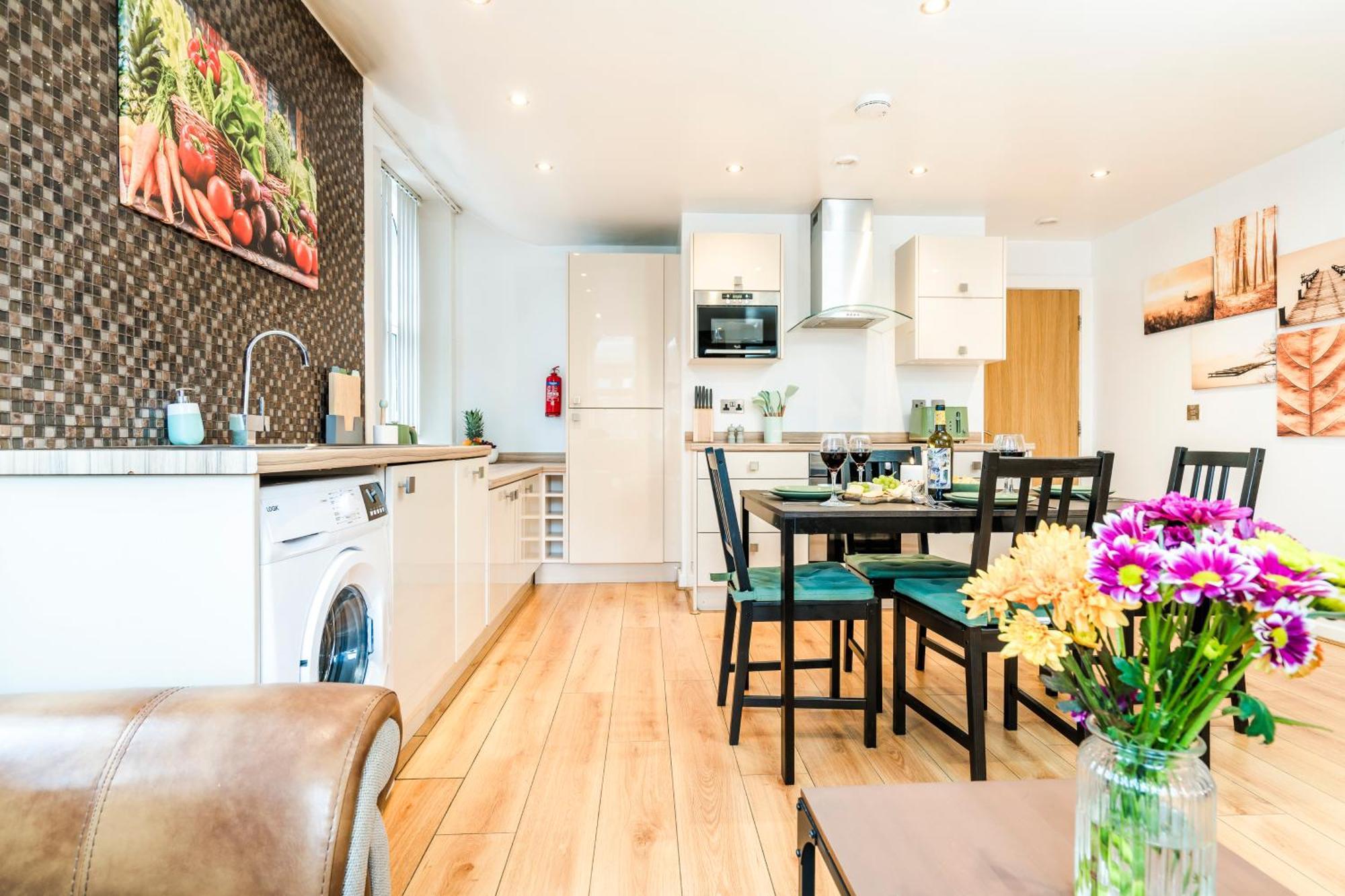 Cavern Quarters: City Centre Apartment by Garudy Serviced Apartments Liverpool Exterior photo