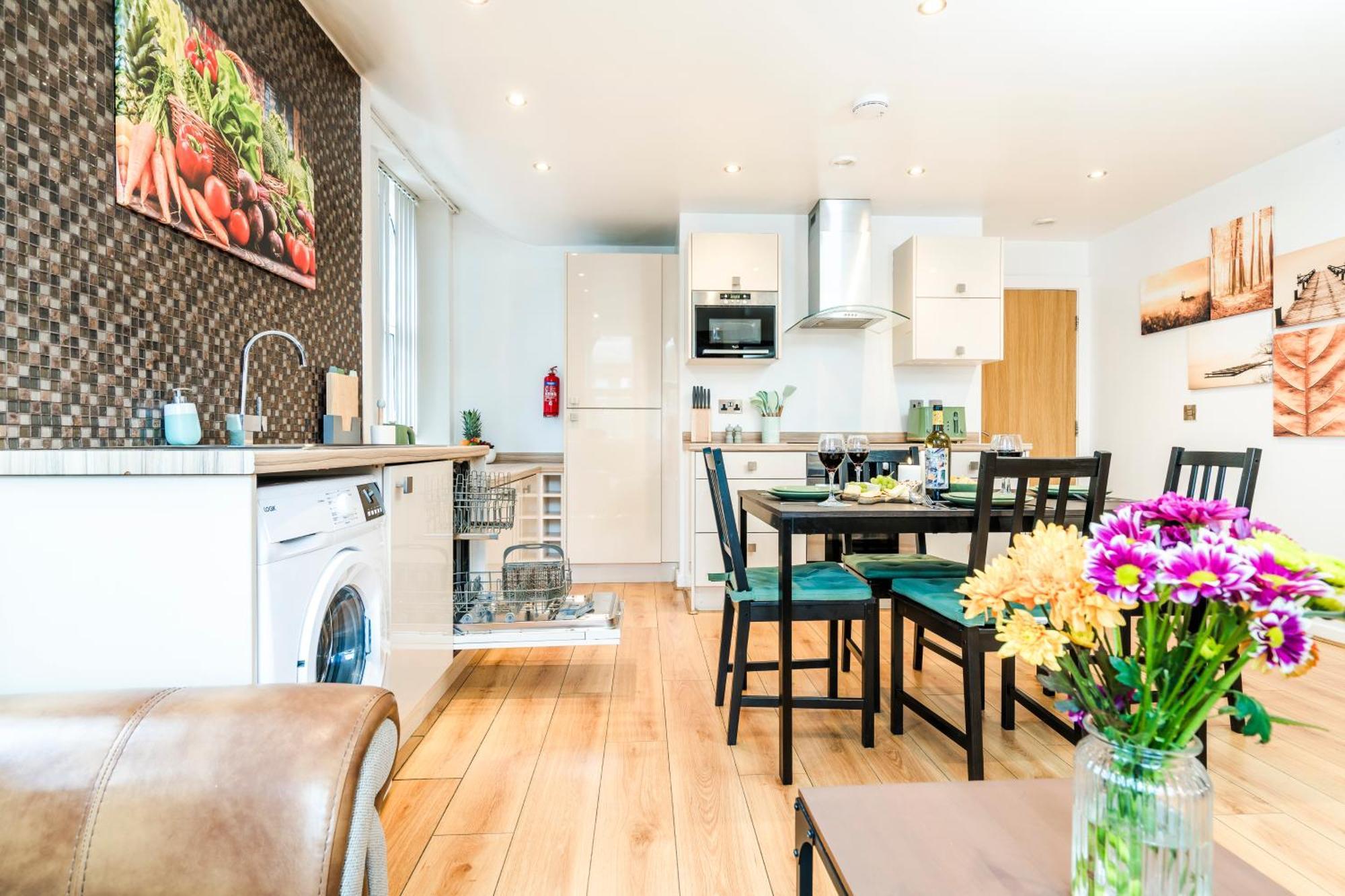 Cavern Quarters: City Centre Apartment by Garudy Serviced Apartments Liverpool Exterior photo