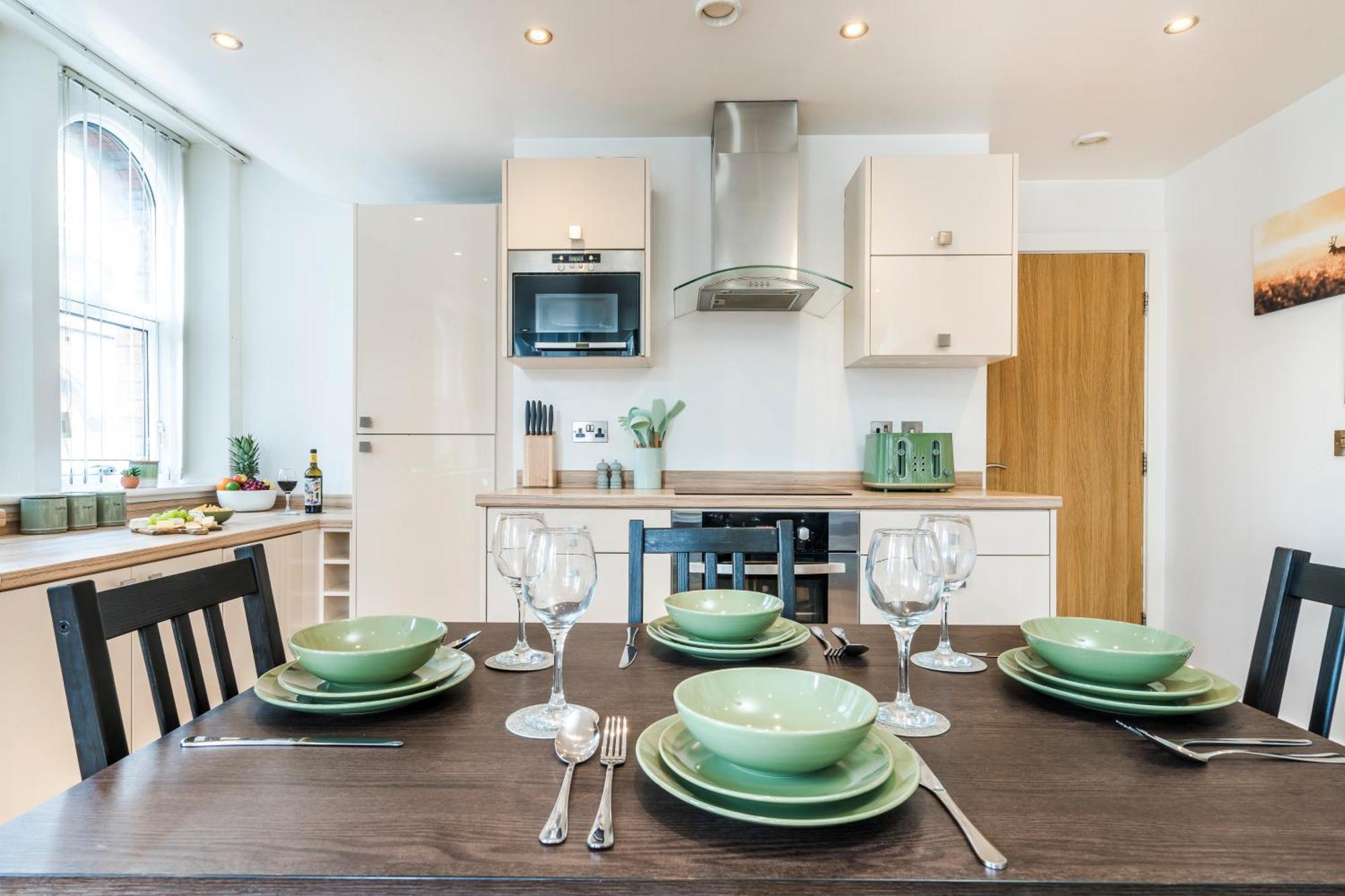 Cavern Quarters: City Centre Apartment by Garudy Serviced Apartments Liverpool Exterior photo